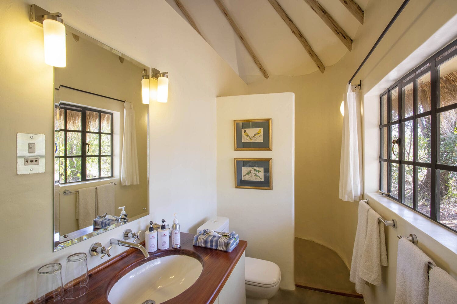 045 Olepangi Cottages