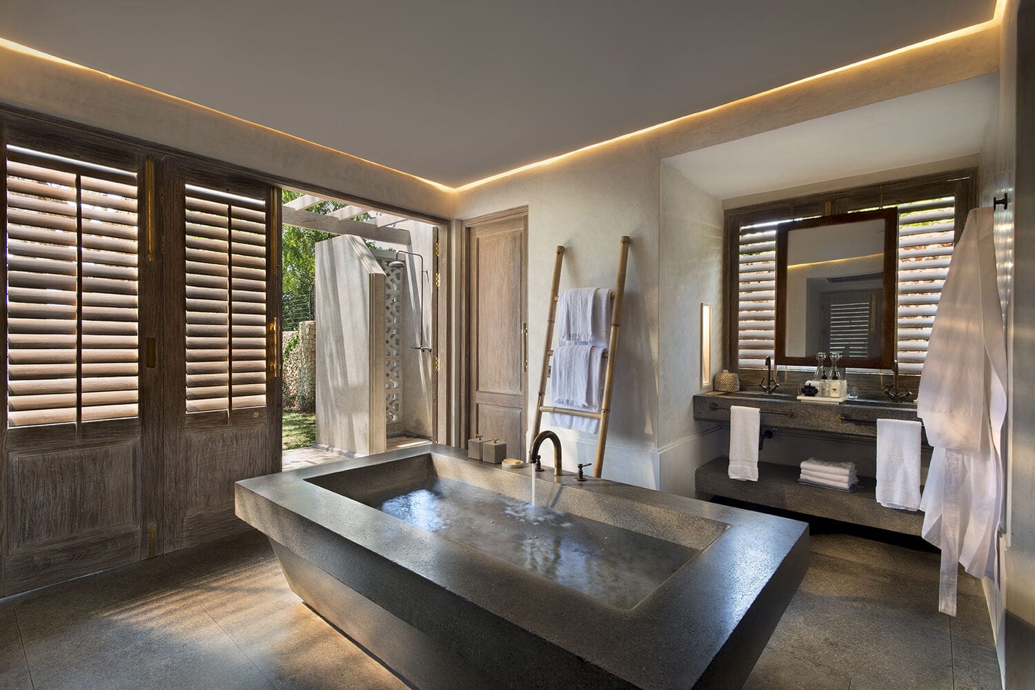 032 Sirai Beach